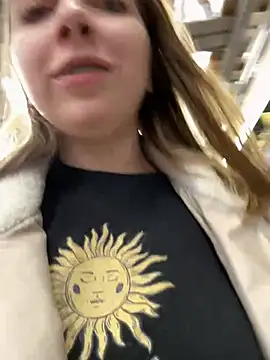 Snapshot of Sunny___Bunny chatting on December 2024 06:50:02 PM Sunny Bunny online show from December 2024 06:50:02 PM