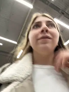 Snapshot of Sunny___Bunny chatting on December 2024 06:49:01 PM Sunny Bunny online show from December 2024 06:49:01 PM