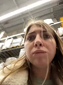 Snapshot of Sunny___Bunny chatting on January 2025 04:18:01 PM Sunny Bunny online show from January 2025 04:18:01 PM