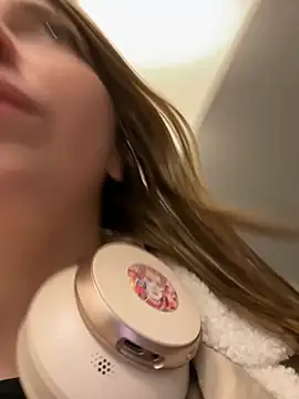 Snapshot of Sunny___Bunny chatting on January 2025 06:12:02 PM Sunny Bunny online show from January 2025 06:12:02 PM