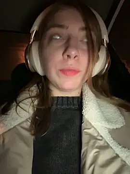 Snapshot of Sunny___Bunny chatting on January 2025 02:52:01 PM Sunny Bunny online show from January 2025 02:52:01 PM