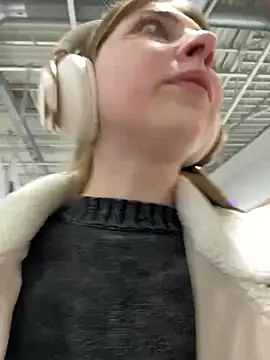 Snapshot of Sunny___Bunny chatting on January 2025 03:07:01 PM Sunny Bunny online show from January 2025 03:07:01 PM