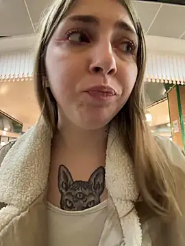 Snapshot of Sunny___Bunny chatting on January 2025 06:08:02 PM Sunny Bunny online show from January 2025 06:08:02 PM