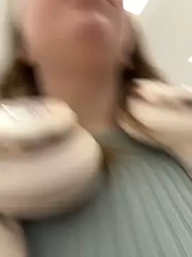 Snapshot of Sunny___Bunny chatting on January 2025 02:28:01 PM Sunny Bunny online show from January 2025 02:28:01 PM