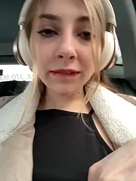 Snapshot of Sunny___Bunny chatting on January 2025 11:13:02 AM Sunny Bunny online show from January 2025 11:13:02 AM