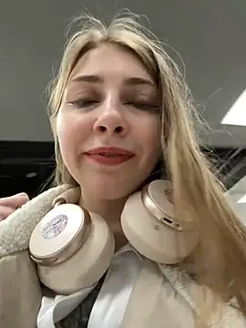 Snapshot of Sunny___Bunny chatting on January 2025 02:14:01 PM Sunny Bunny online show from January 2025 02:14:01 PM