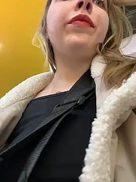 Snapshot of Sunny___Bunny chatting on February 2025 05:19:02 PM Sunny Bunny online show from February 2025 05:19:02 PM