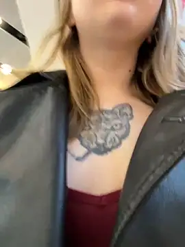 Snapshot of Sunny___Bunny chatting on February 2025 02:16:02 PM Sunny Bunny online show from February 2025 02:16:02 PM