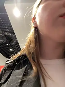 Snapshot of Sunny___Bunny chatting on February 2025 02:19:02 PM Sunny Bunny online show from February 2025 02:19:02 PM