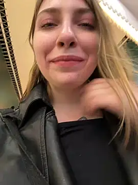 Snapshot of Sunny___Bunny chatting on March 2025 05:14:02 PM Sunny Bunny online show from March 2025 05:14:02 PM