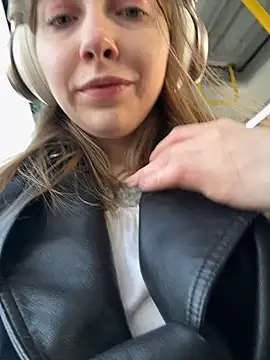 Snapshot of Sunny___Bunny chatting on March 2025 02:10:02 PM Sunny Bunny online show from March 2025 02:10:02 PM