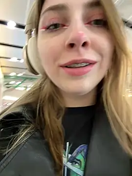 Snapshot of Sunny___Bunny chatting on March 2025 04:07:02 PM Sunny Bunny online show from March 2025 04:07:02 PM