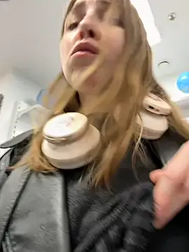 Snapshot of Sunny___Bunny chatting on March 2025 02:44:01 PM Sunny Bunny online show from March 2025 02:44:01 PM