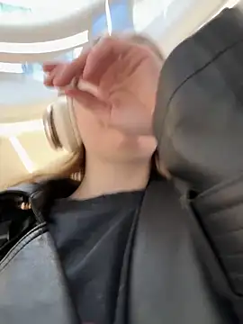 Snapshot of Sunny___Bunny chatting on March 2025 12:17:01 PM Sunny Bunny online show from March 2025 12:17:01 PM