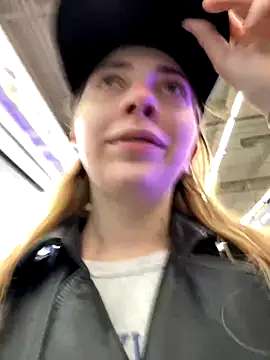 Snapshot of Sunny___Bunny chatting on September 2025 10:06:01 AM Sunny Bunny online show from September 2025 10:06:01 AM