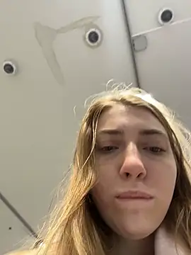 Snapshot of Sunny___Bunny chatting on September 2025 08:39:01 AM Sunny Bunny online show from September 2025 08:39:01 AM