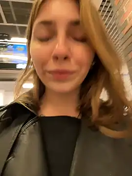 Snapshot of Sunny___Bunny chatting on October 2025 12:09:01 PM Sunny Bunny online show from October 2025 12:09:01 PM