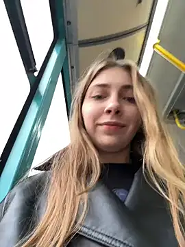 Snapshot of Sunny___Bunny chatting on November 2025 01:02:01 PM Sunny Bunny online show from November 2025 01:02:01 PM