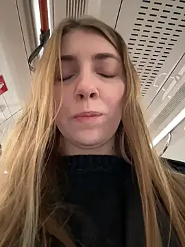 Snapshot of Sunny___Bunny chatting on December 2025 09:51:02 AM Sunny Bunny online show from December 2025 09:51:02 AM