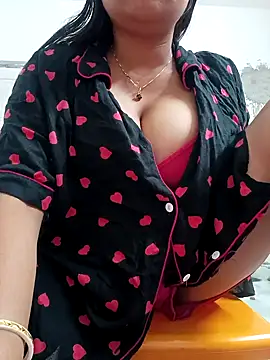 Snapshot of Priya_2222 chatting on April 2026 06:35:02 PM Priya 2222 online show from April 2026 06:35:02 PM