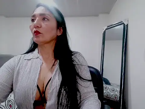 Snapshot of Hanna-33 chatting on September 2025 08:09:01 PM Hanna-33 online show from September 2025 08:09:01 PM