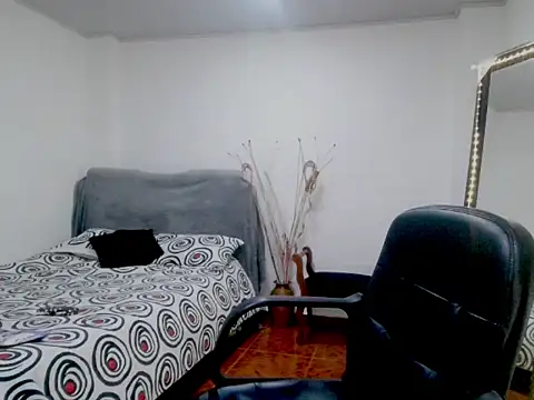 Snapshot of Hanna-33 chatting on September 2025 06:40:02 PM Hanna-33 online show from September 2025 06:40:02 PM