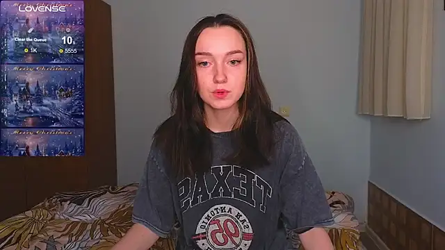 Snapshot of Wild_Sophie_ chatting on December 2024 08:48:01 PM Wild Sophie online show from December 2024 08:48:01 PM