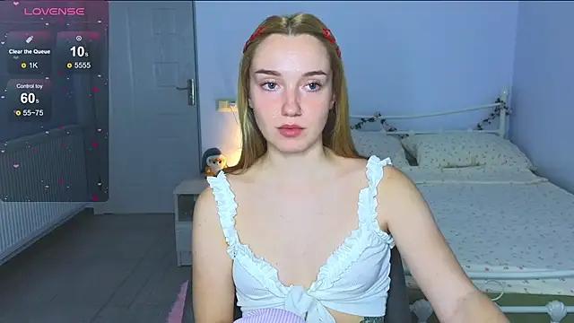 Snapshot of Wild_Sophie_ chatting on October 2025 05:22:01 PM Wild Sophie online show from October 2025 05:22:01 PM