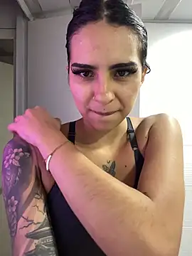 Hilary pinkk online show from January 2026 11:07:01 PM