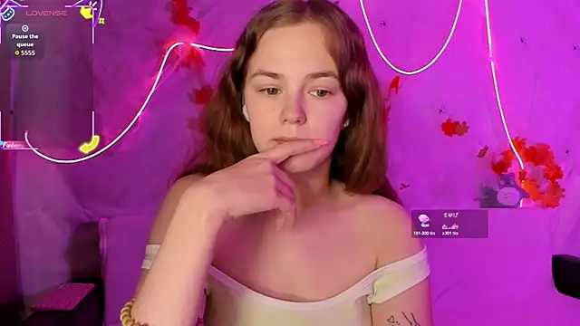 Snapshot of Fox_Lisa chatting on December 2025 08:47:01 PM Fox Lisa online show from December 2025 08:47:01 PM