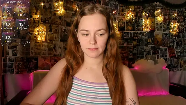 Snapshot of Fox_Lisa chatting on December 2025 08:35:01 PM Fox Lisa online show from December 2025 08:35:01 PM