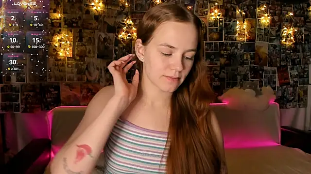 Snapshot of Fox_Lisa chatting on December 2025 06:23:01 PM Fox Lisa online show from December 2025 06:23:01 PM