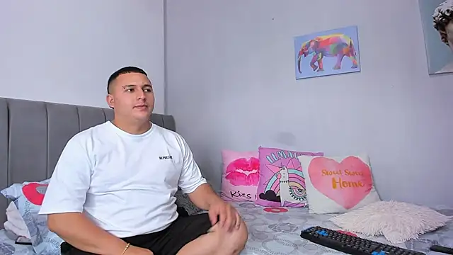 naughtyloverss online show from November 2025 04:30:01 PM