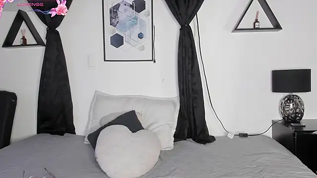 Khenta Michells online show from March 2026 10:43:01 AM