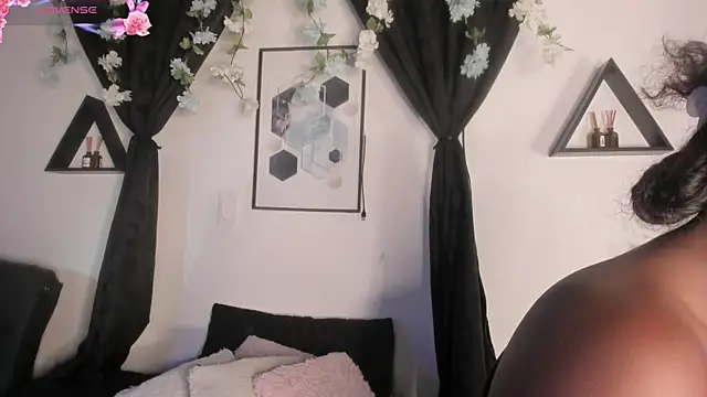Snapshot of Khenta_Michells chatting on April 2026 10:36:01 AM Khenta Michells online show from April 2026 10:36:01 AM