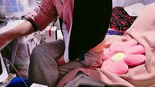 Snapshot of Im_IVE_LOVE chatting on December 2024 02:11:01 PM Im IVE LOVE online show from December 2024 02:11:01 PM