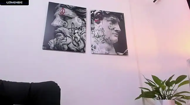 Snapshot of CruzVega chatting on December 2024 02:30:02 AM CruzVega online show from December 2024 02:30:02 AM