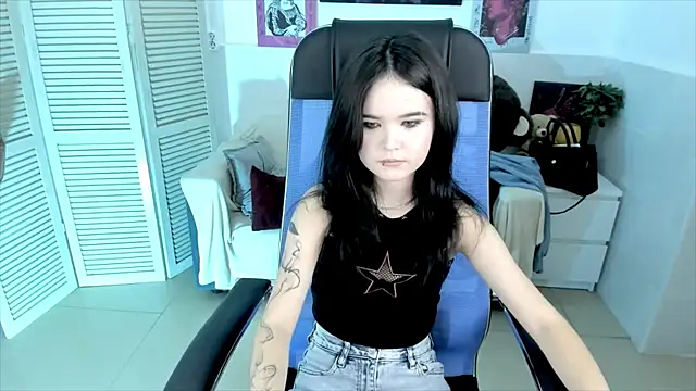 Elainebeness online show from October 2025 07:00:01 PM