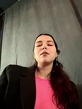 Snapshot of PoppyRobinson chatting on December 2024 12:11:02 PM PoppyRobinson online show from December 2024 12:11:02 PM