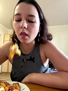 Snapshot of PoppyRobinson chatting on December 2024 11:24:02 AM PoppyRobinson online show from December 2024 11:24:02 AM