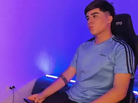 Snapshot of amon_kyle chatting on December 2024 05:04:01 AM amon kyle online show from December 2024 05:04:01 AM