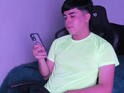 Snapshot of amon_kyle chatting on January 2025 04:07:02 AM amon kyle online show from January 2025 04:07:02 AM