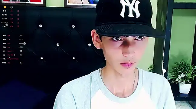 Snapshot of ttimy_x_boy chatting on January 2025 02:08:02 AM ttimy x boy online show from January 2025 02:08:02 AM