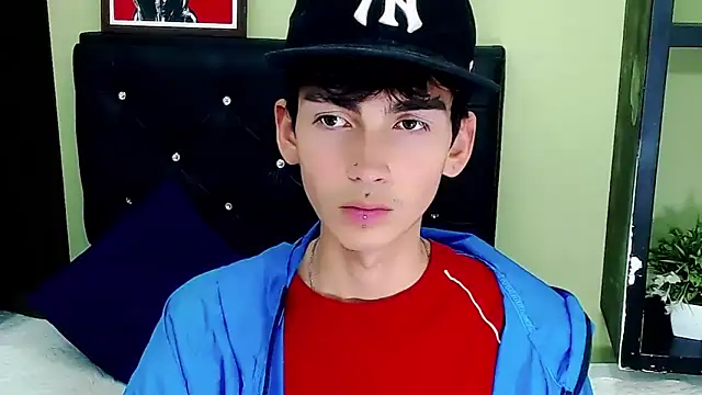 Snapshot of ttimy_x_boy chatting on January 2025 10:57:02 PM ttimy x boy online show from January 2025 10:57:02 PM