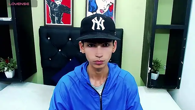 Snapshot of ttimy_x_boy chatting on January 2025 07:38:01 PM ttimy x boy online show from January 2025 07:38:01 PM