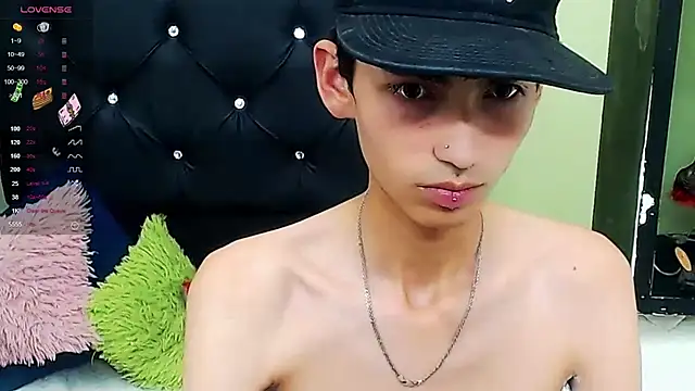 Snapshot of ttimy_x_boy chatting on January 2025 02:43:02 AM ttimy x boy online show from January 2025 02:43:02 AM