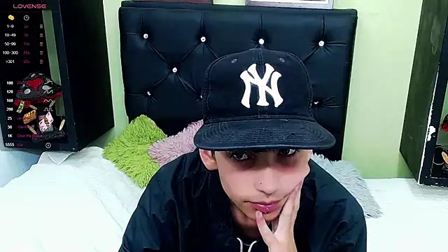 Snapshot of ttimy_x_boy chatting on January 2025 08:59:02 PM ttimy x boy online show from January 2025 08:59:02 PM