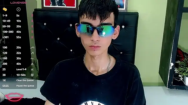 Snapshot of ttimy_x_boy chatting on March 2025 11:15:02 PM ttimy x boy online show from March 2025 11:15:02 PM