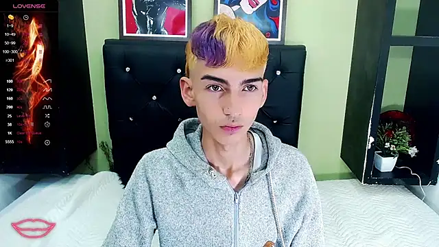 Snapshot of ttimy_x_boy chatting on March 2025 07:38:01 PM ttimy x boy online show from March 2025 07:38:01 PM