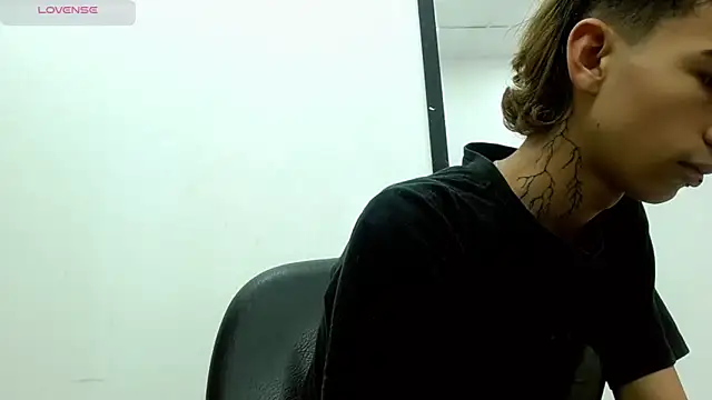 Snapshot of ttimy_x_boy chatting on September 2025 03:34:02 PM ttimy x boy online show from September 2025 03:34:02 PM